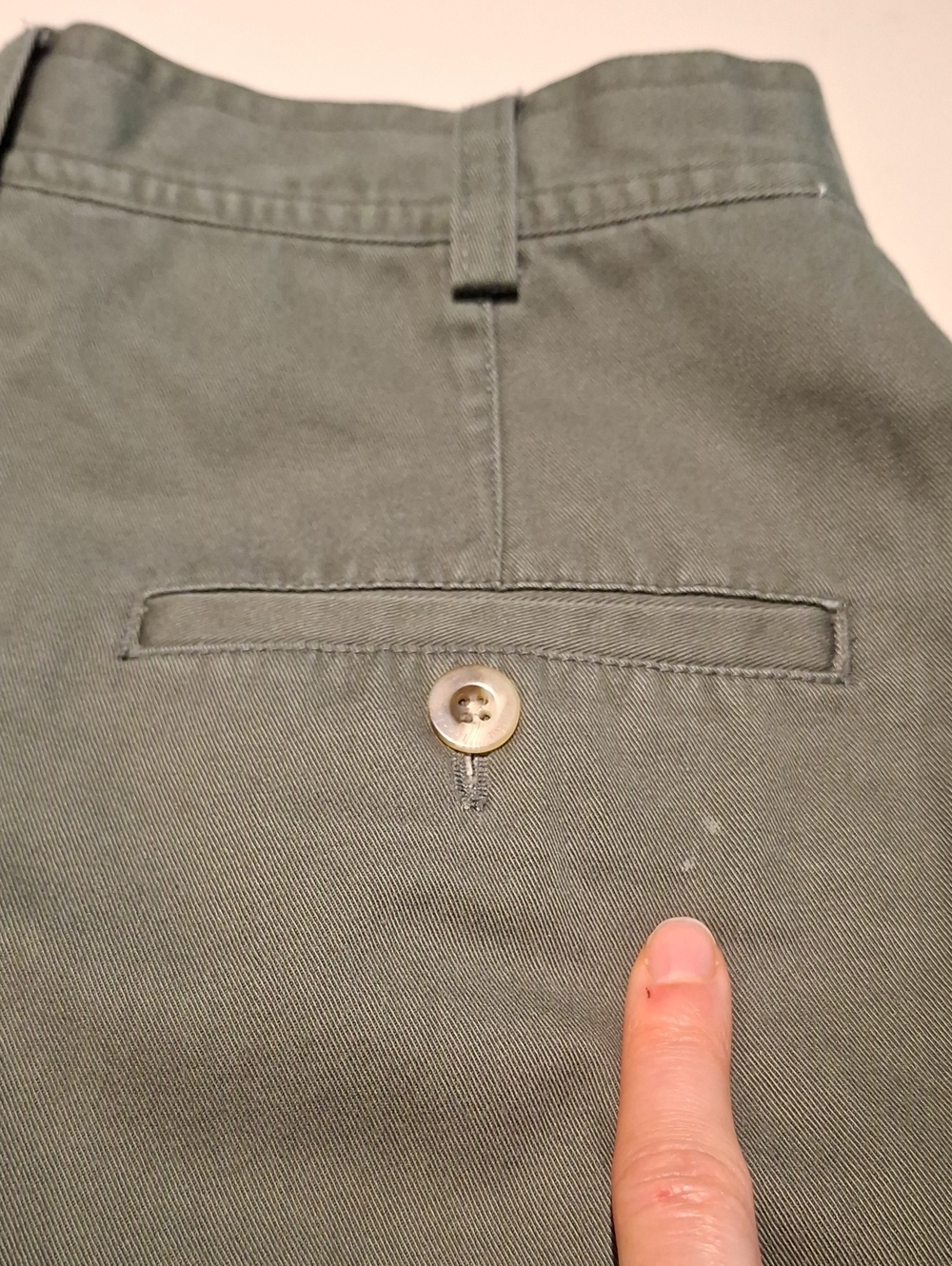 Vintage 90's Ultra High-rise Pleated Khaki "Mom" Bermuda Shorts (Size S/US 27) - Picture 7 of 7